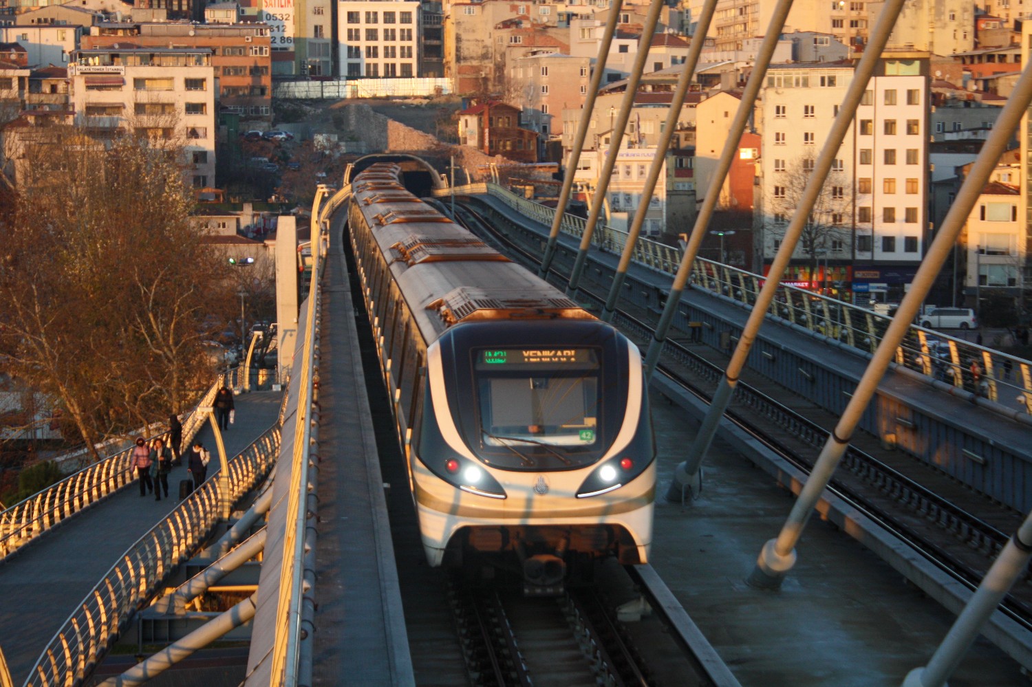 Стамбул — Метрополитен — Линия M2 (Yenikapı — Seyrantepe / Hacıosman)