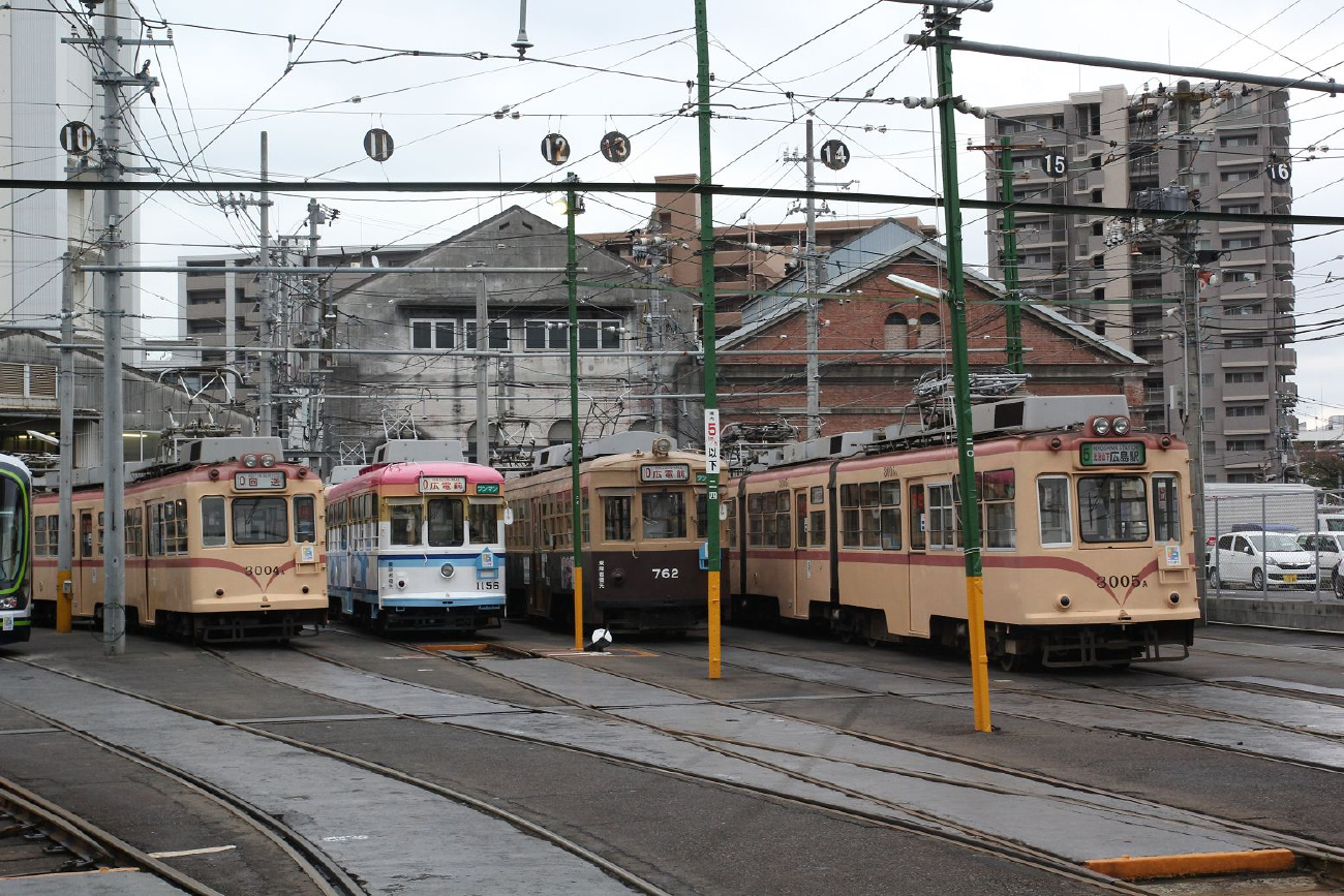 Хиросима, Hiroshima 3000 series № 3004; Хиросима, Hiroshima 1150 series № 1156; Хиросима, Hiroshima 750 series № 762; Хиросима, Kisha Seizo № 3005