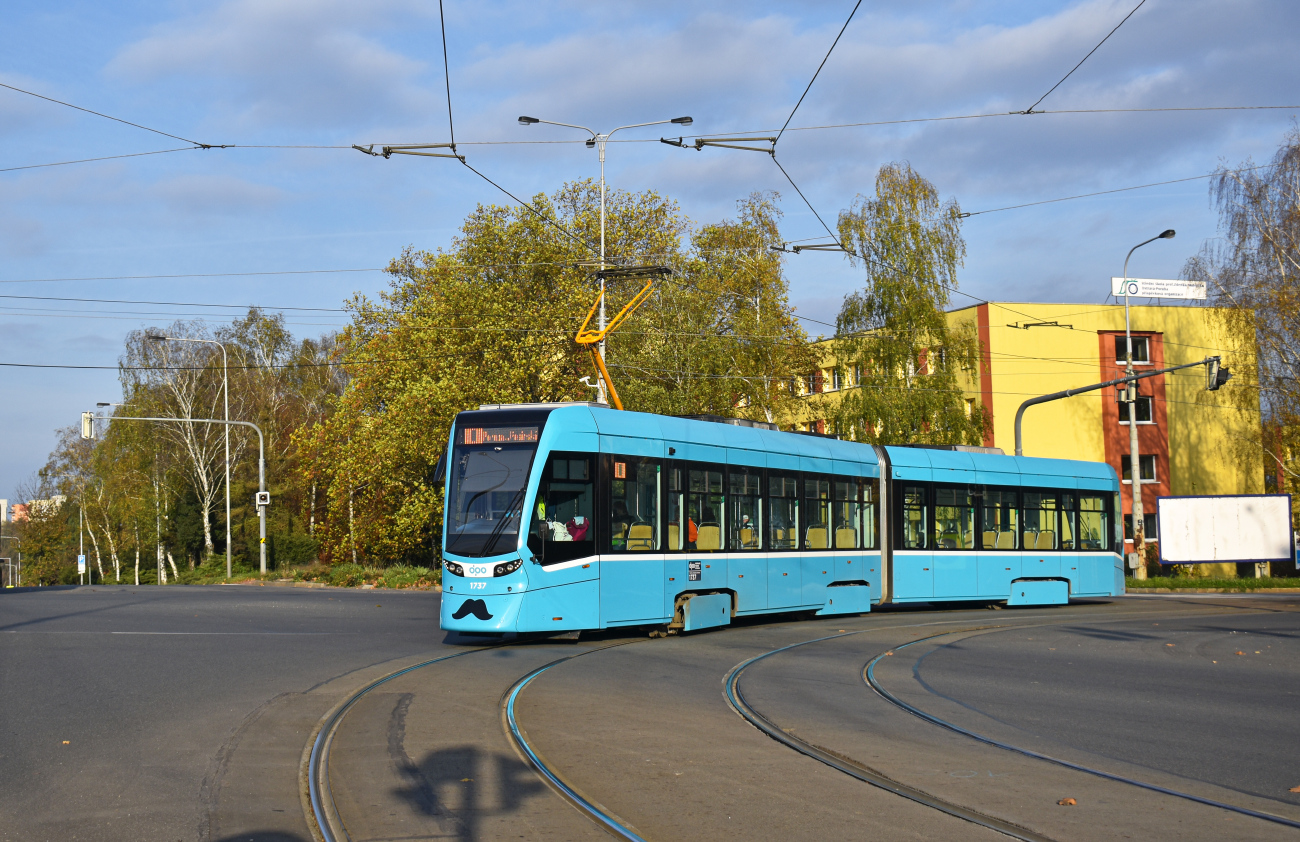 Ostrava, Stadler Tango NF2 Br. 1737