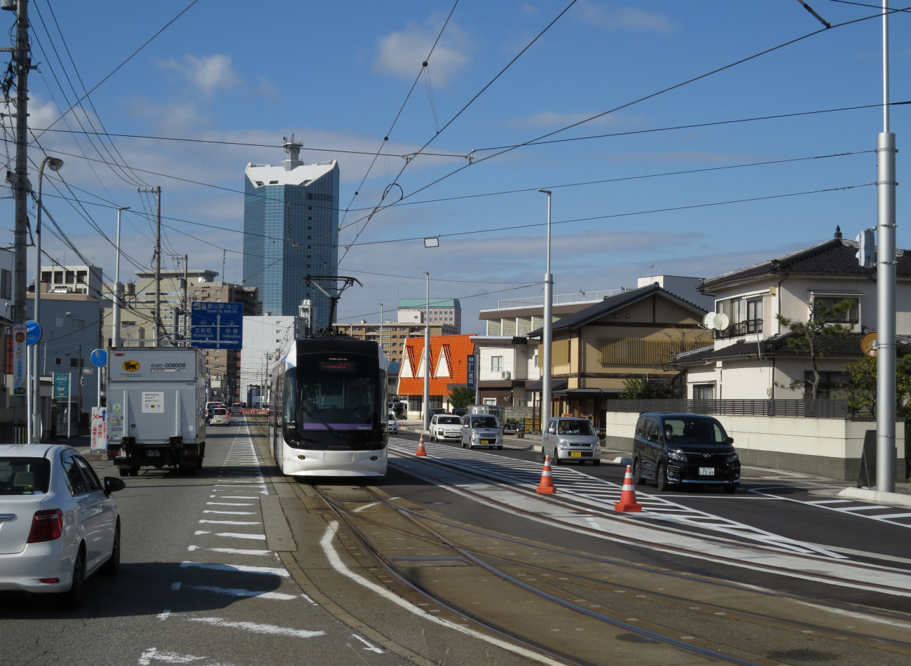 Toyama, Niigata/Bombardier TLR0600 Nr. 0607; Toyama — Tramway Lines and Infrastructure (Portram)