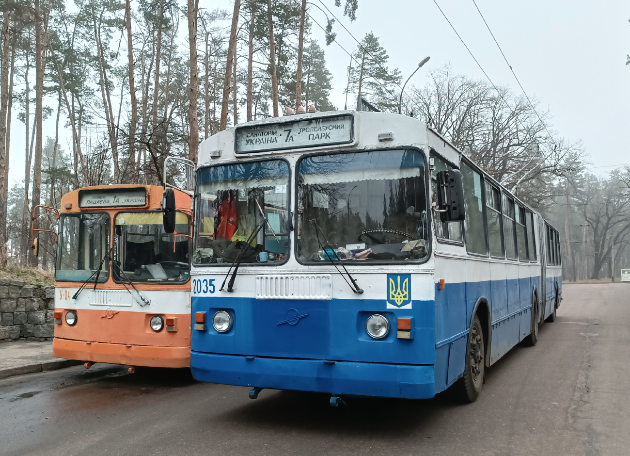 Cerkasî, ZiU-6205 [620500] Nr. 2035; Cerkasî, ZiU-682GN Nr. У-04