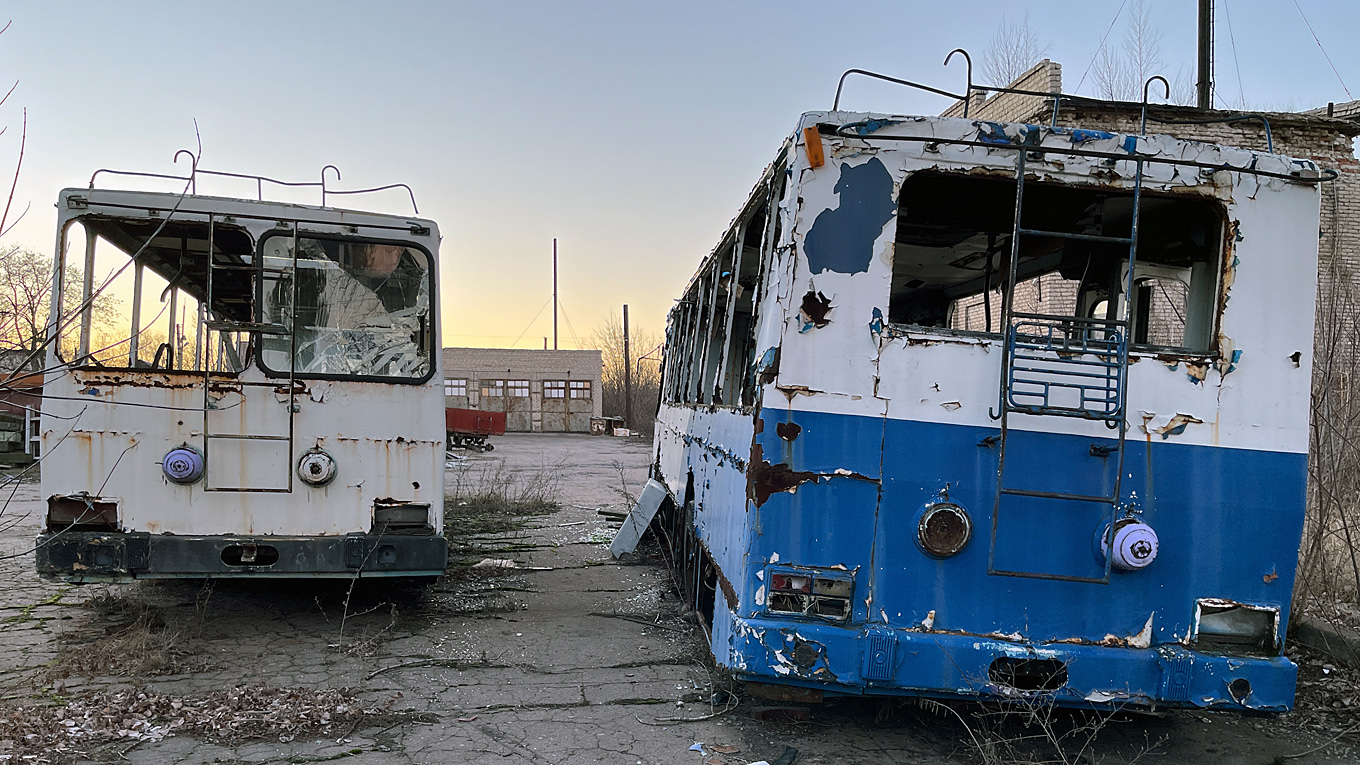 Углегорск, ЮМЗ Т2 № 536; Углегорск, ЮМЗ Т2 № 2023 Углегорск, ЮМЗ Т2 № 536; Углегорск, ЮМЗ Т2 № 2023