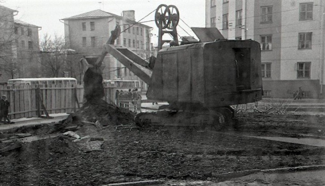 Ижау — Building and reconstruction