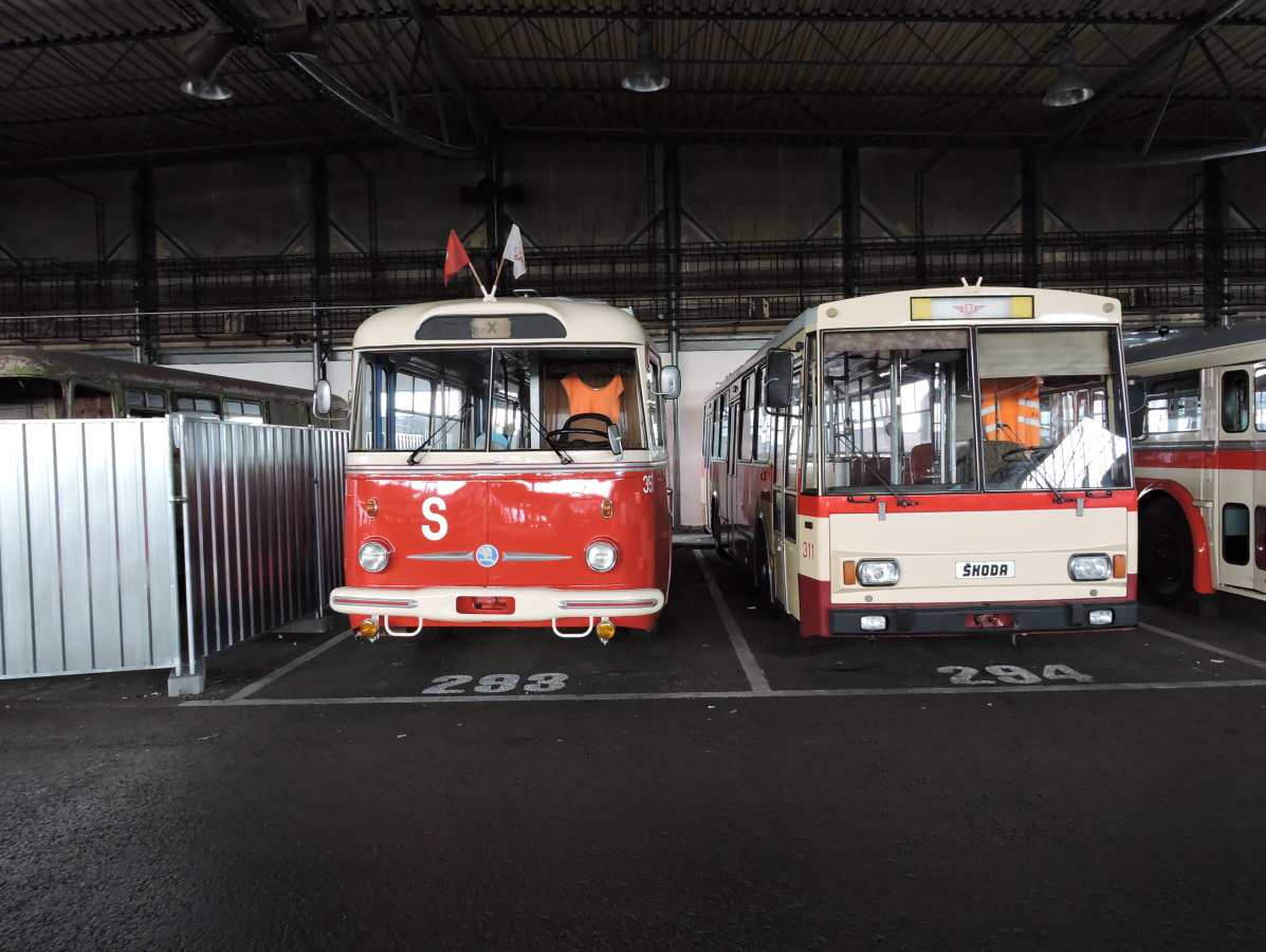 Пардубице, Škoda 9TrHT28 № 358; Пардубице, Škoda 14Tr08/6 № 311
