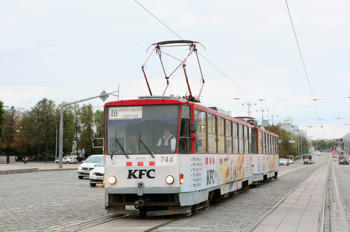 Jekaterynburg, Tatra T6B5SU Nr 744