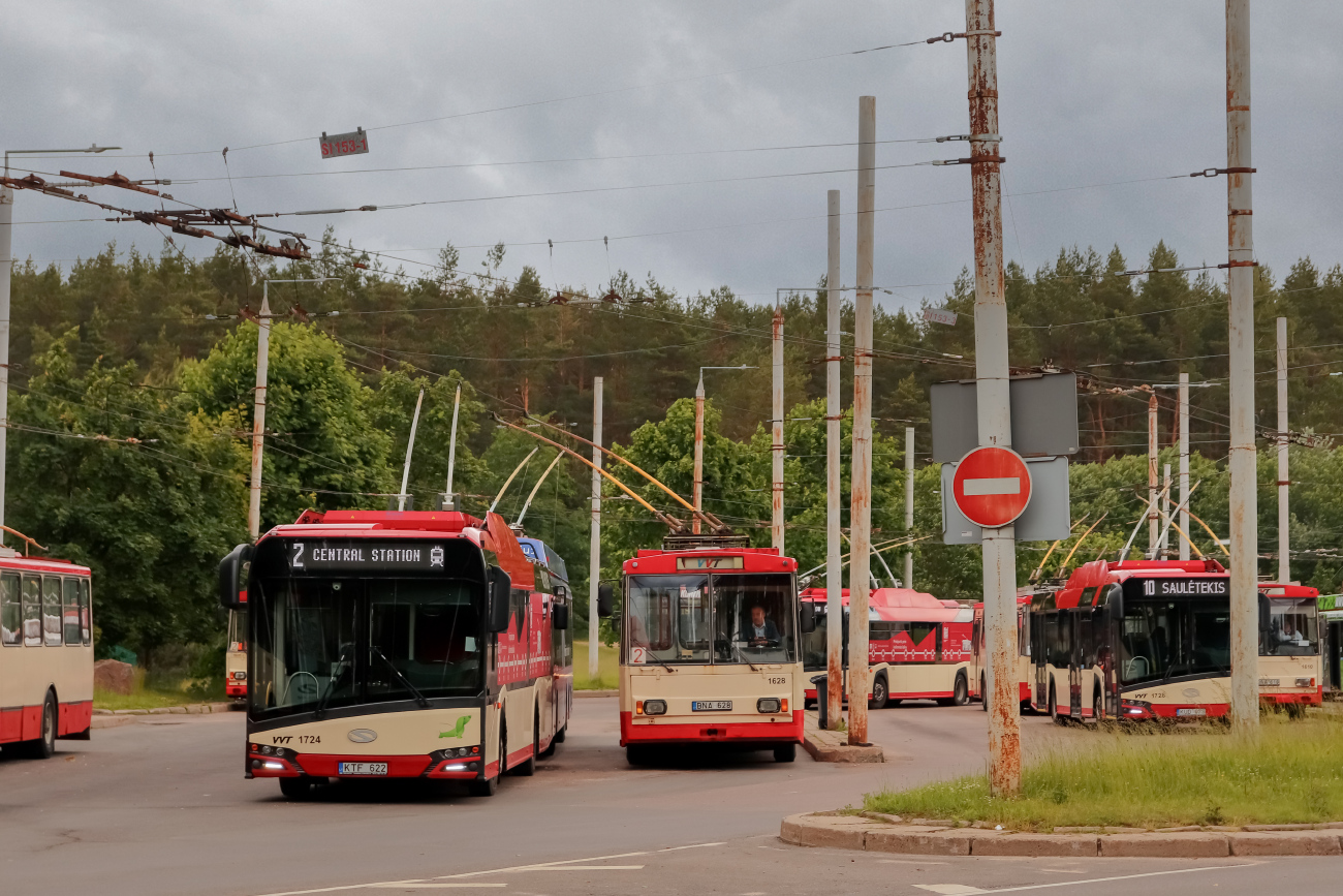 Вилнюс, Solaris Trollino IV 12 Škoda № 1724; Вилнюс, Škoda 14Tr13/6 № 1628