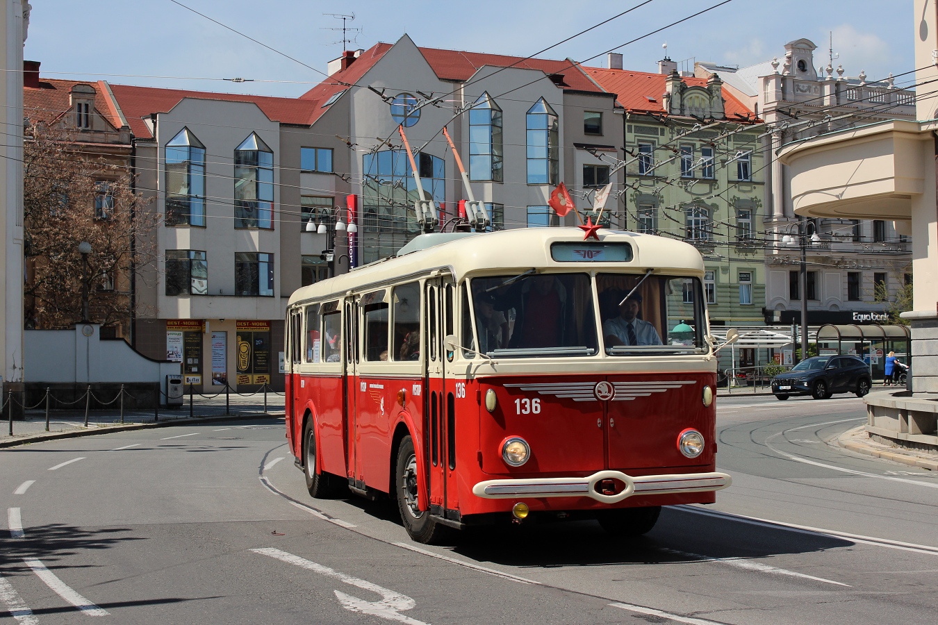 Пардубице, Škoda 8Tr9 № 136 (302); Пардубице — Празднование 70-летия троллейбусного движения в Пардубице Пардубице, Škoda 8Tr9 № 136 (302); Пардубице — Празднование 70-летия троллейбусного движения в Пардубице