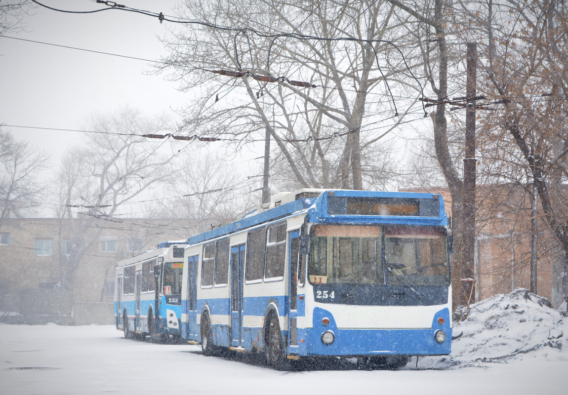 Владивосток, ЗиУ-682Г-016.02 № 254