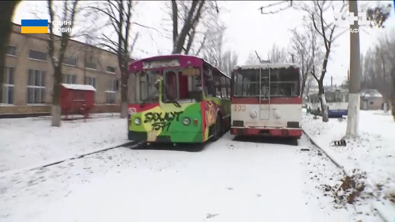 Бахмут, ЗиУ-682В [В00] № 153; Бахмут, ЮМЗ Т1 № 203; Бахмут, ЗиУ-682Г-016 (018) (обр. 2009) № 152; Бахмут — Последствия боевых действий — 24.02.2022 — ...