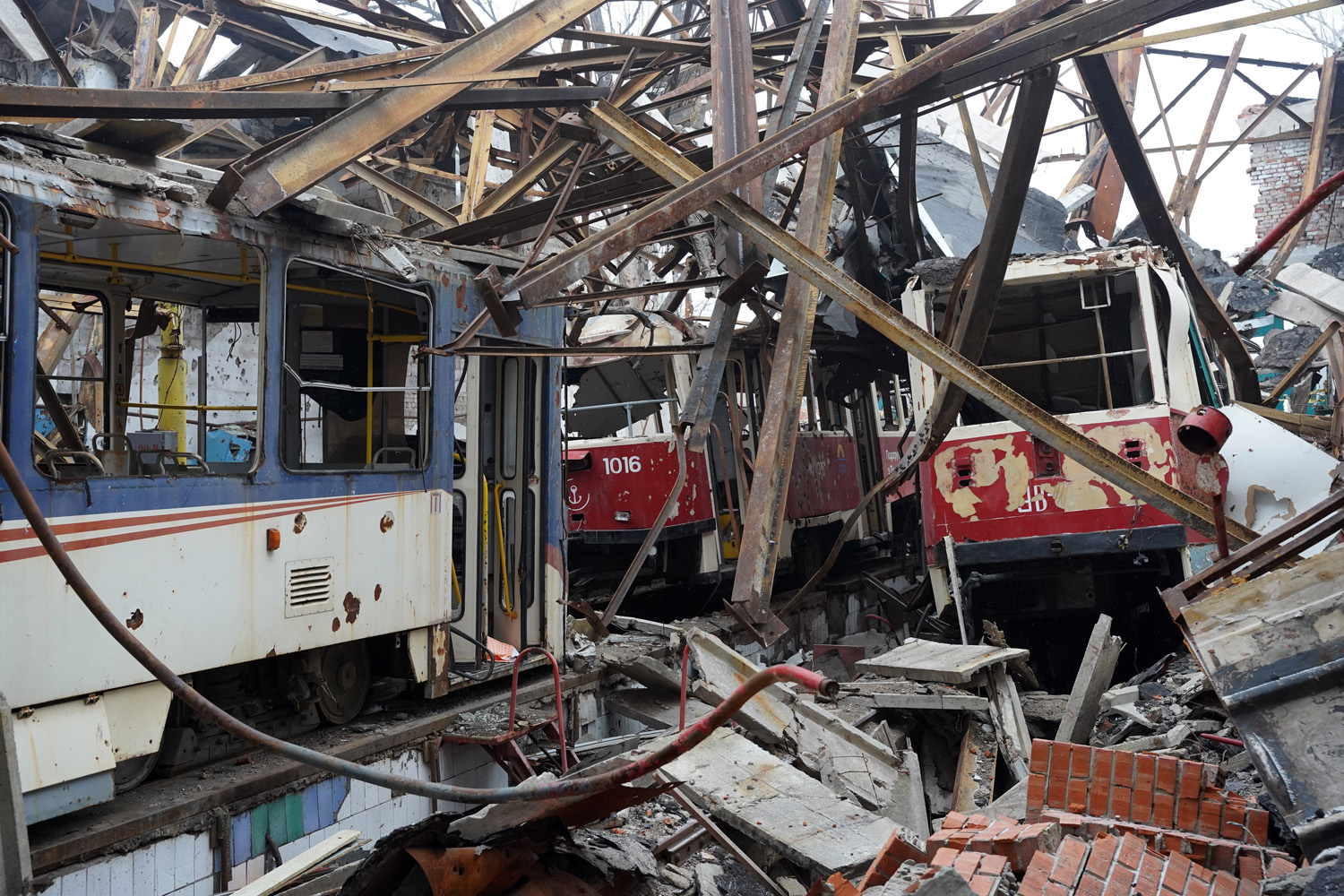 Mariupol, 71-605 (KTM-5M3) č. УВ-84; Mariupol, Tatra T3SUCS č. 1016; Mariupol, K1 č. 304; Mariupol — Aftermath of Military Actions 24 February – 20 May 2022