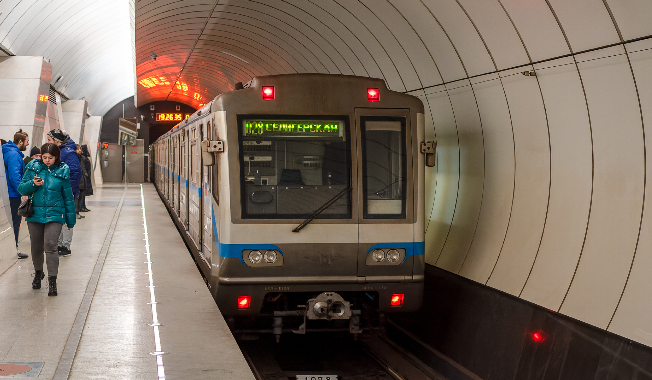 Moscow, 81-717.6 № 27015