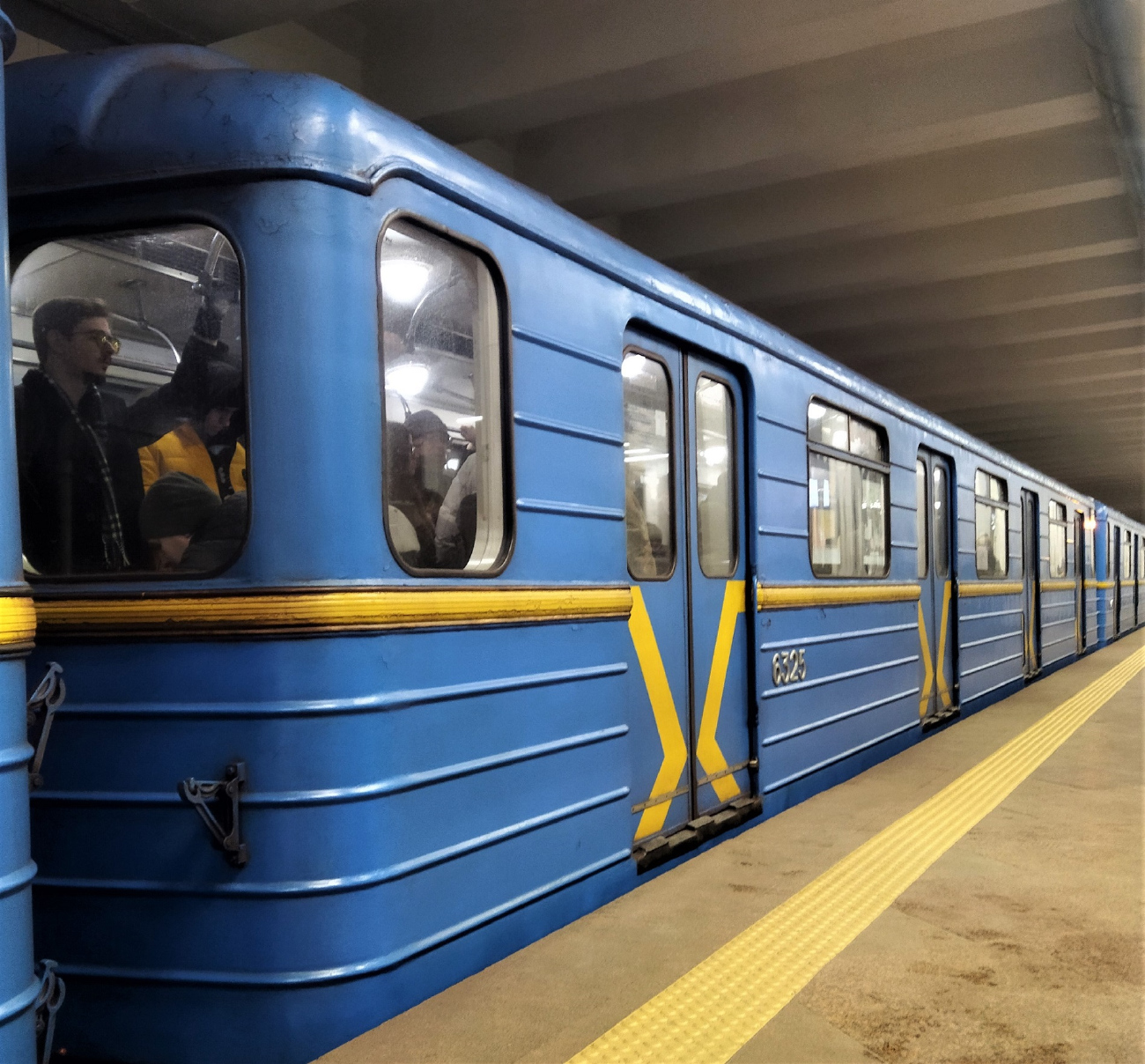 Кіеў, Ем-501 № 6325