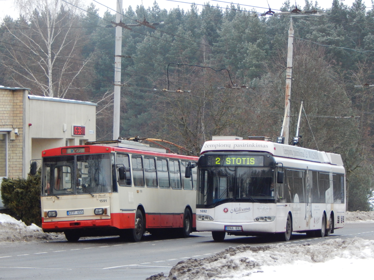 Vilnius, Škoda 14Tr13/6 č. 1591; Vilnius, Solaris Trollino II 15 AC č. 1692
