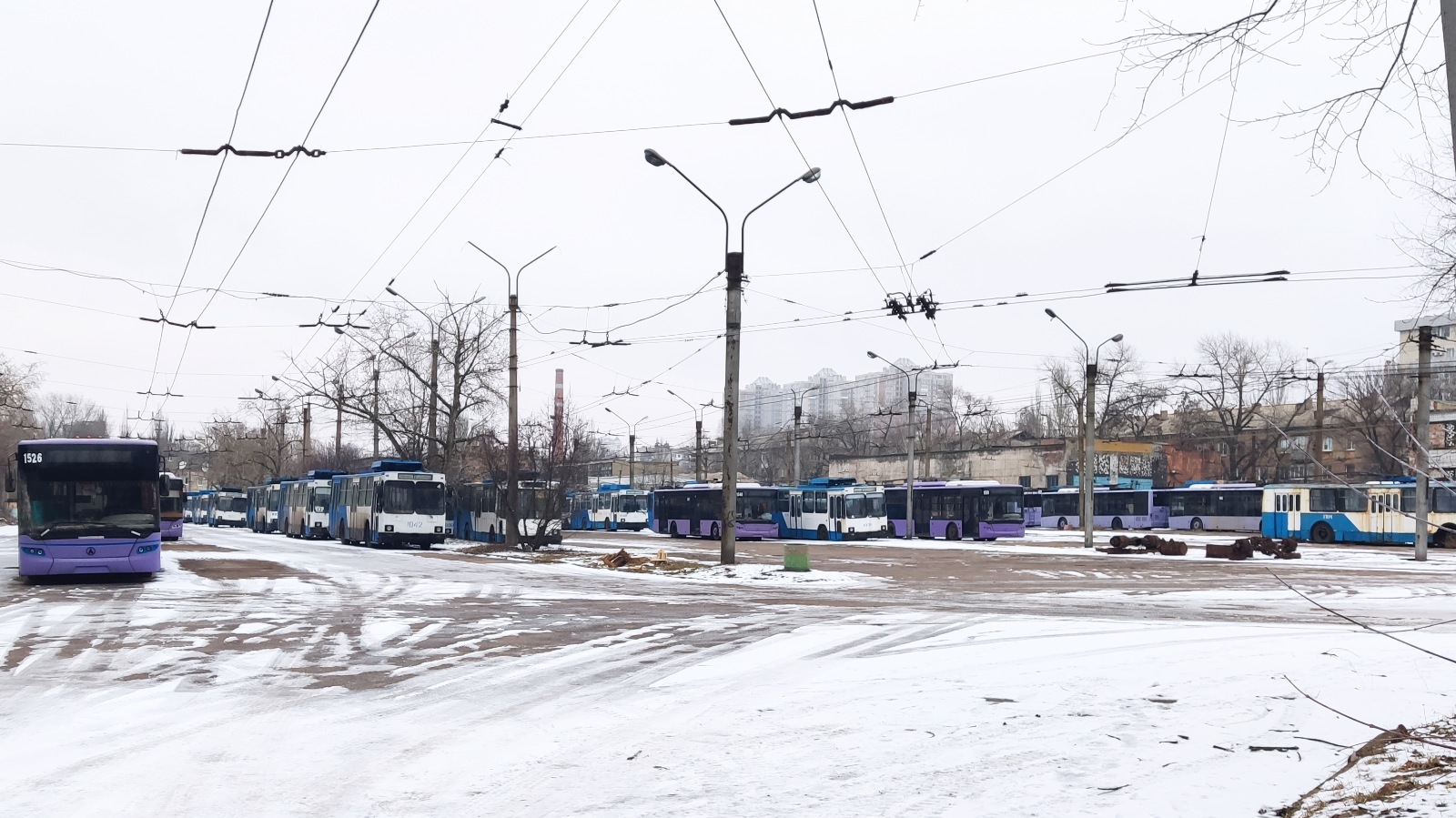 Донецк, ЛАЗ E301A1 № 1526; Донецк, ЛАЗ E183A1 № 1538; Донецк, ЛАЗ E183A1 № 1505