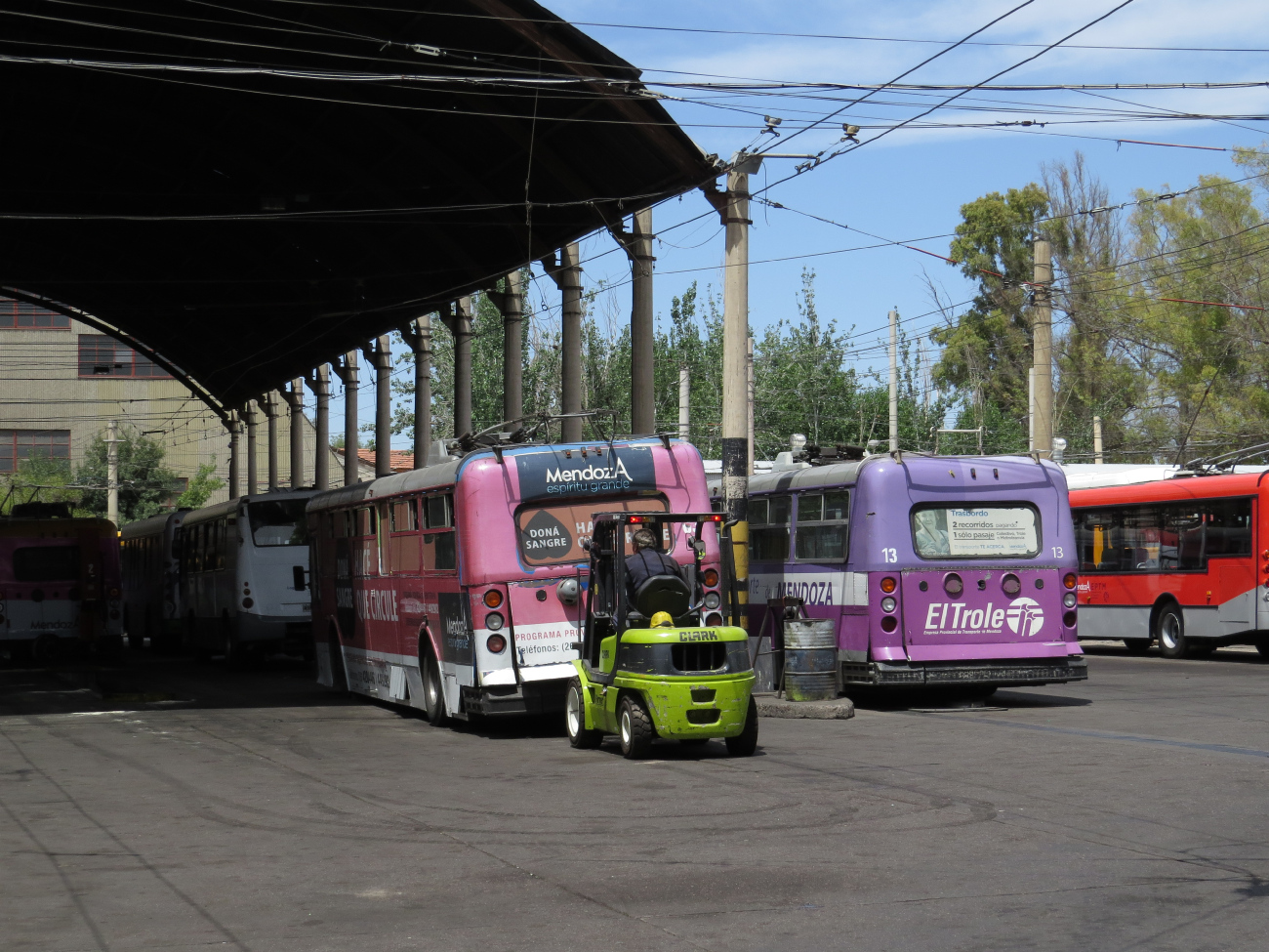 Мендоса, Flyer E902 № 03; Мендоса, Flyer E902 № 13; Мендоса — Депо Avenida Perú
