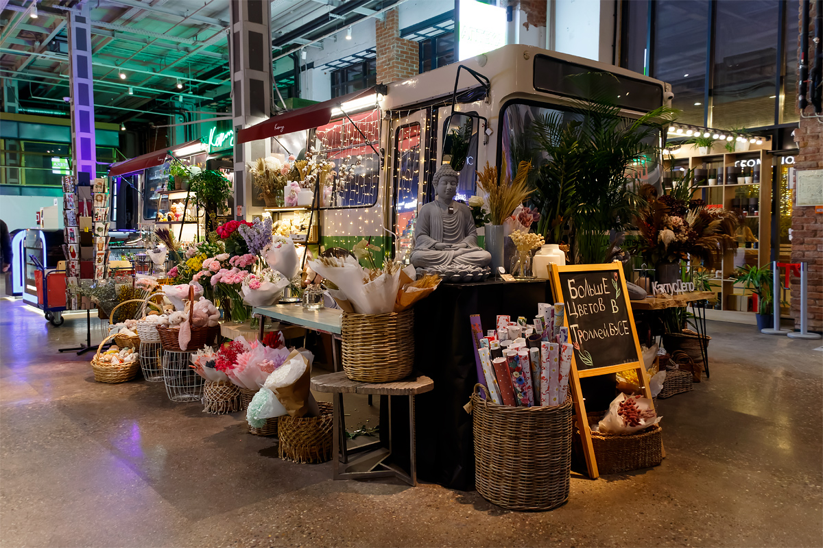 Москва — Списанный подвижной состав ГЭТ Москвы; Москва — Фуд-молл "Депо. Москва" (Лесная улица, 20)