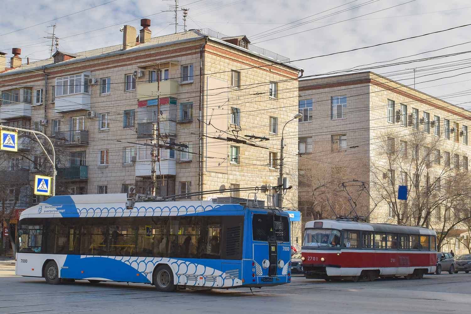 Волгоград, БКМ 32100D № 7000; Волгоград, Tatra T3SU № 2701