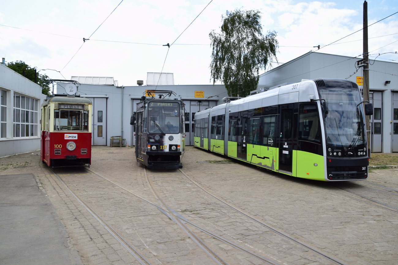 Гожув-Велькопольский, Konstal N № 100; Гожув-Велькопольский, Konstal 105Na № 117; Гожув-Велькопольский, PESA Twist 2015N № 307