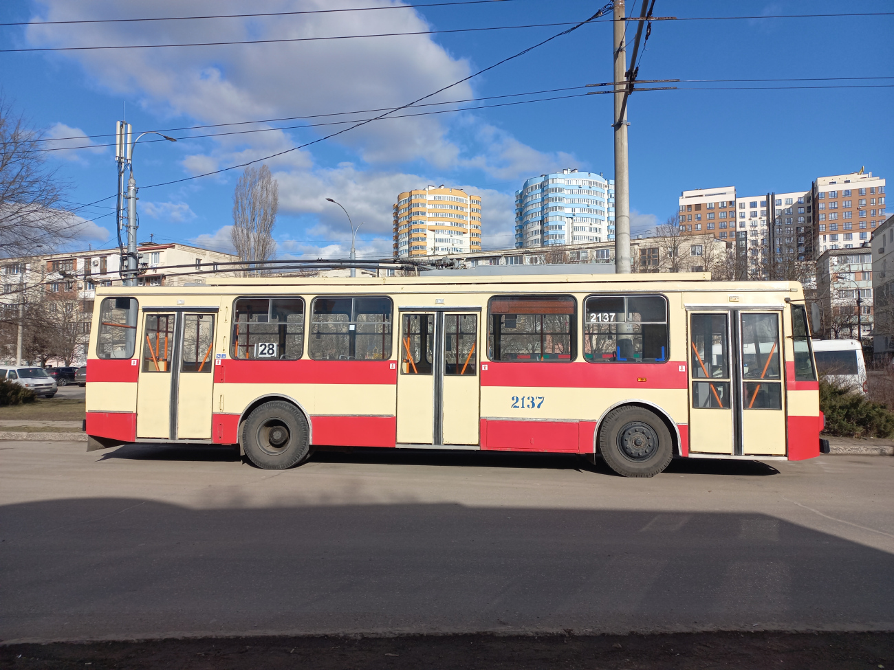 Kisinyov, Škoda 14Tr13/6M — 2137