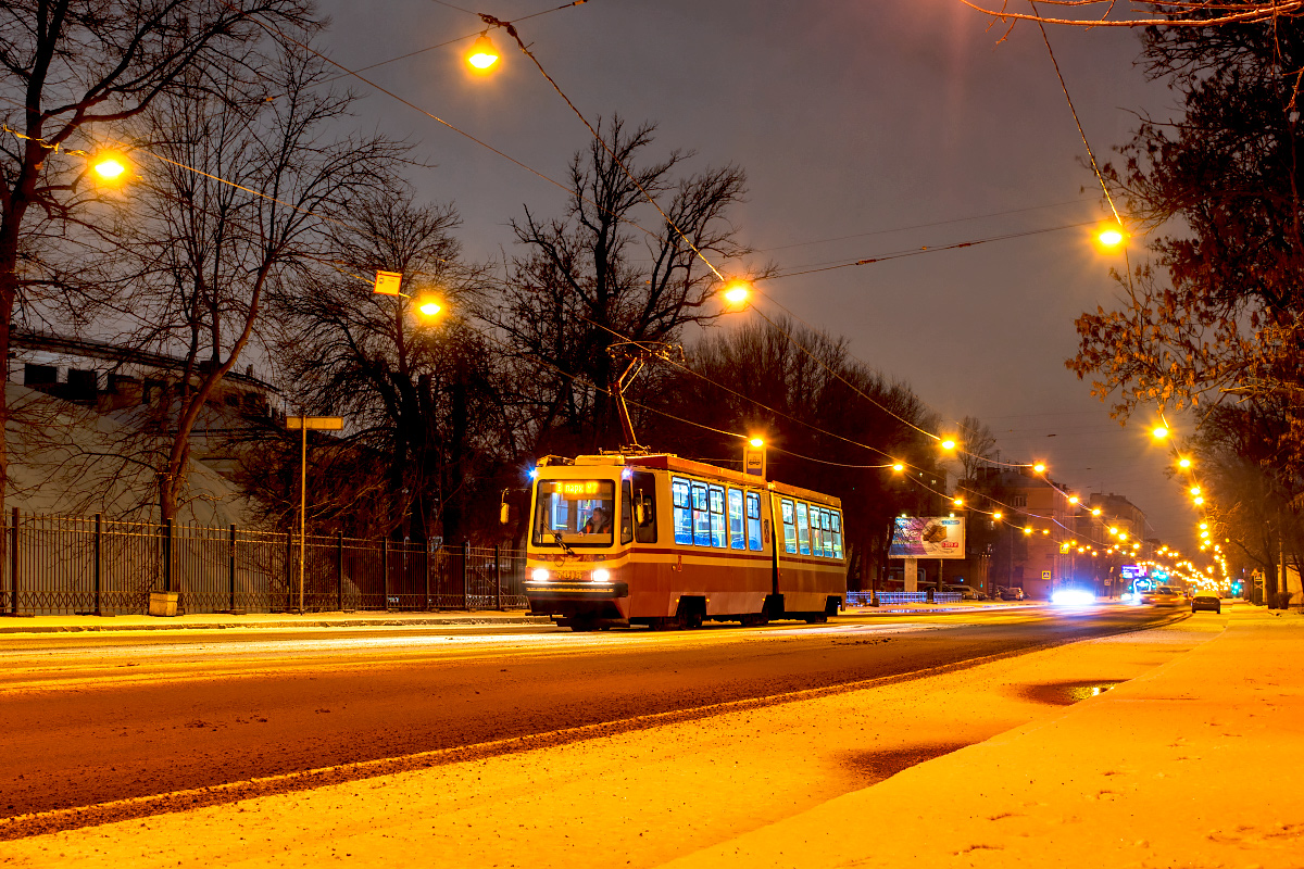 Saint-Petersburg, LVS-86M2 № 7015