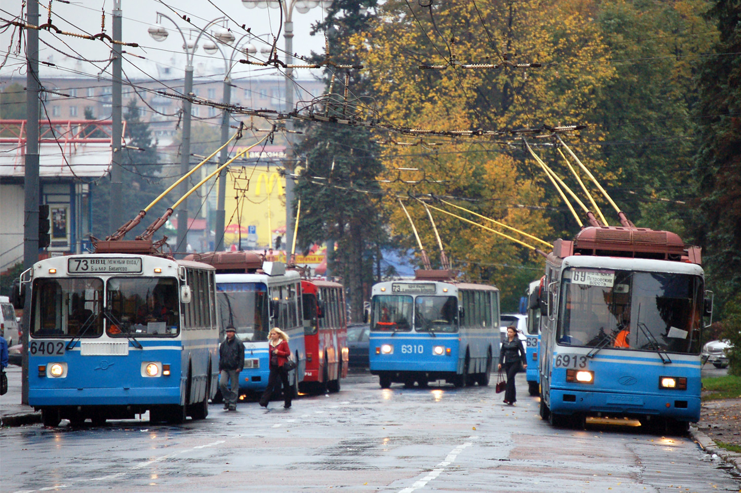 Москва, ЗиУ-682Г-016  [Г0М] № 6402; Москва, БТЗ-52761Р № 6913