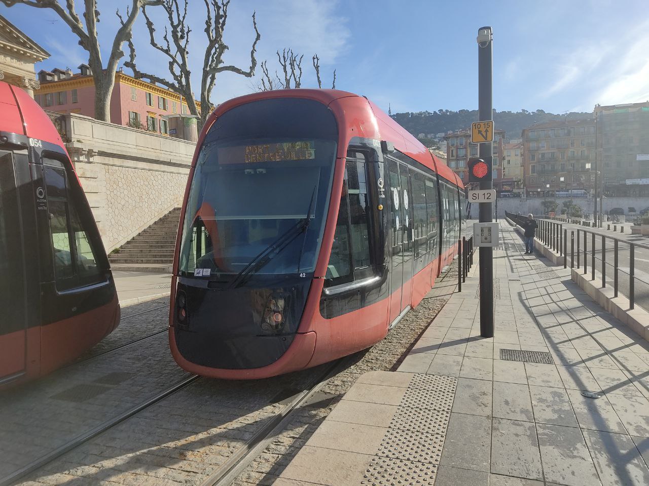 Ницца, Alstom Citadis 405 № 042