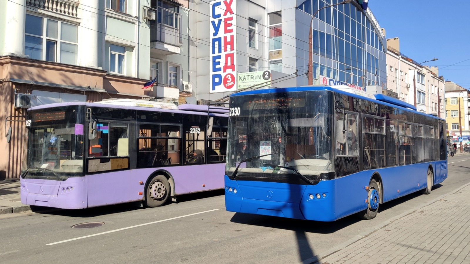 Донецк, ЛАЗ E183A1 № 2352; Донецк, ЛАЗ E183A1 № 2330