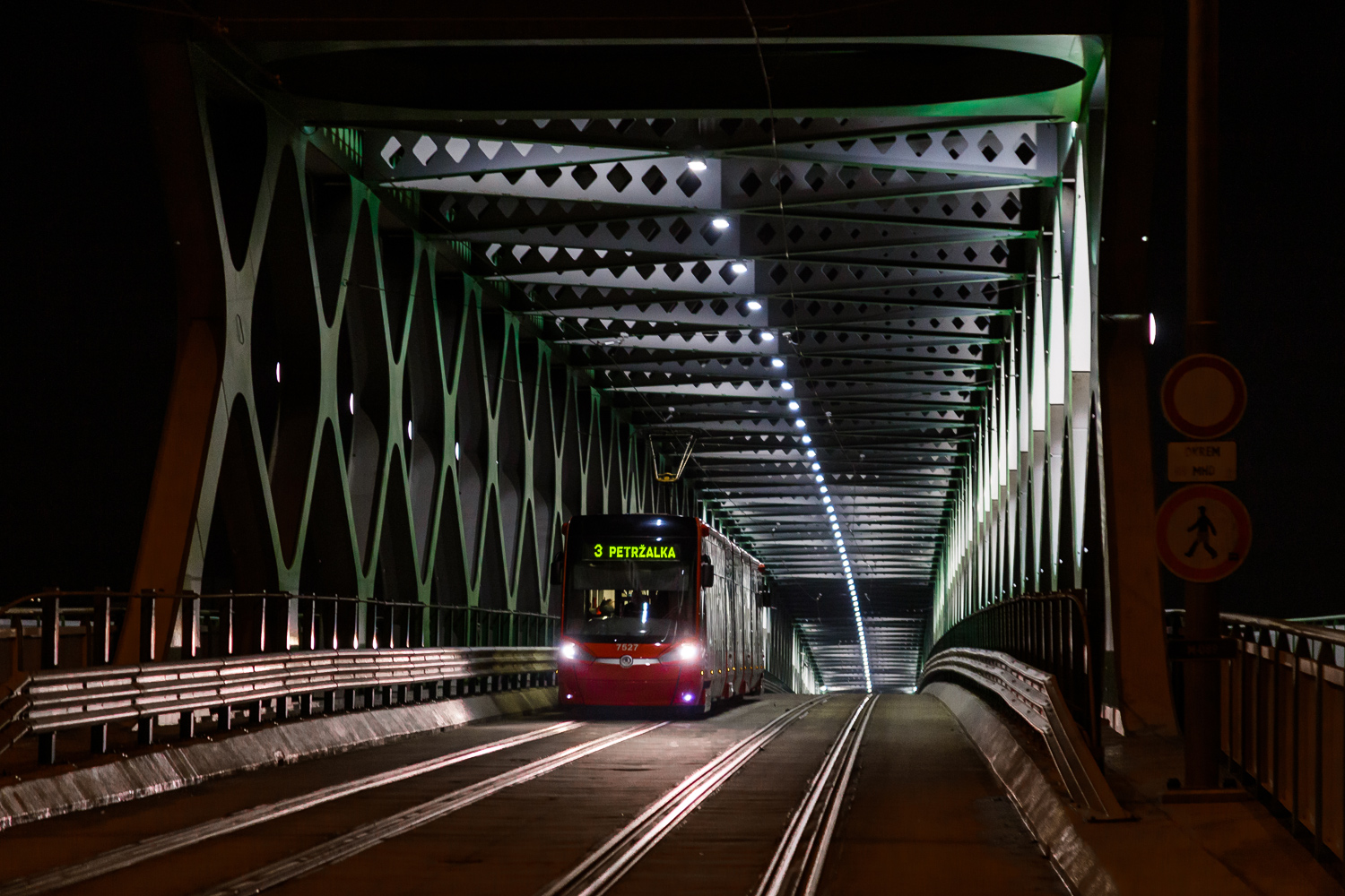 Братислава, Škoda 30T ForCity Plus № 7527