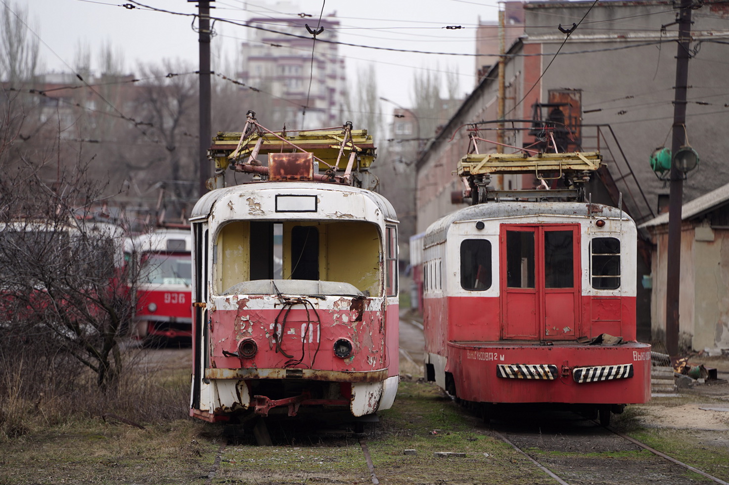 Донецк, Tatra T3SU (двухдверная) № Э-01; Донецк, МТВ-82 № Э-02 Донецк, Tatra T3SU (двухдверная) № Э-01; Донецк, МТВ-82 № Э-02