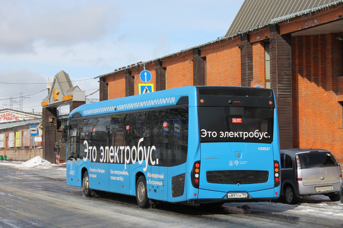 Moskau, KAMAZ-6282 Nr. 430537