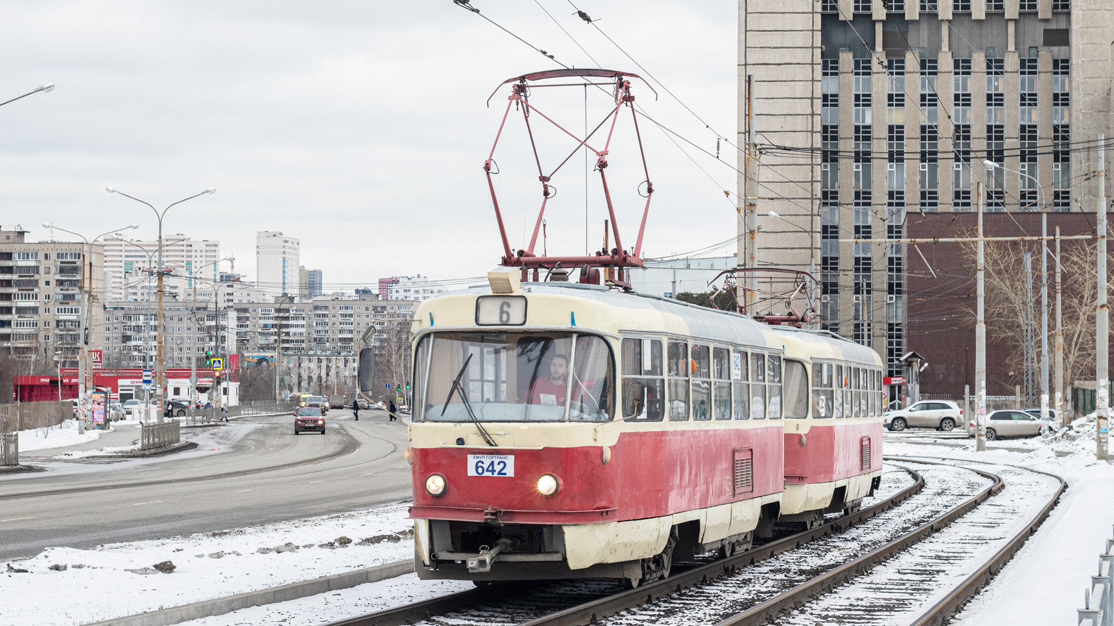 Jekatyerinburg, Tatra T3SU — 642