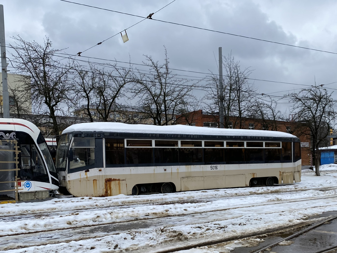 Москва, 71-619К № 5016