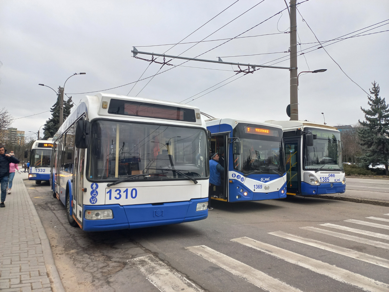 Кишинёв, БКМ 321 № 1310; Кишинёв, RTEC 62321M2 № 1369; Кишинёв, Škoda 24Tr Irisbus Citelis № 1385