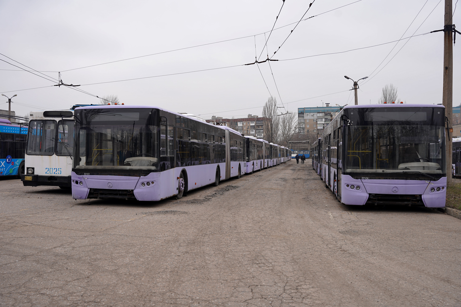 Донецк, ЛАЗ E301A1 № 2311; Донецк, ЛАЗ E301A1 № 2309