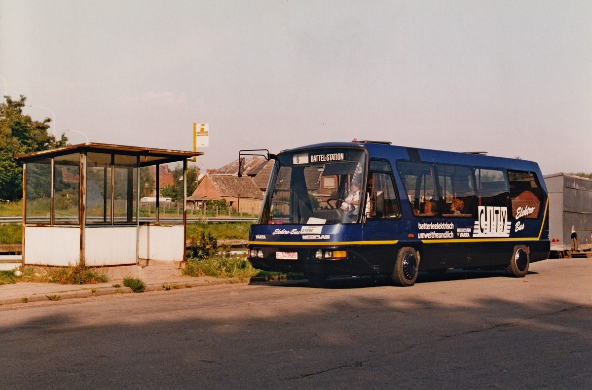 Antwerpen — Trials in 1993 of a Neoplan electric bus in Mechelen.