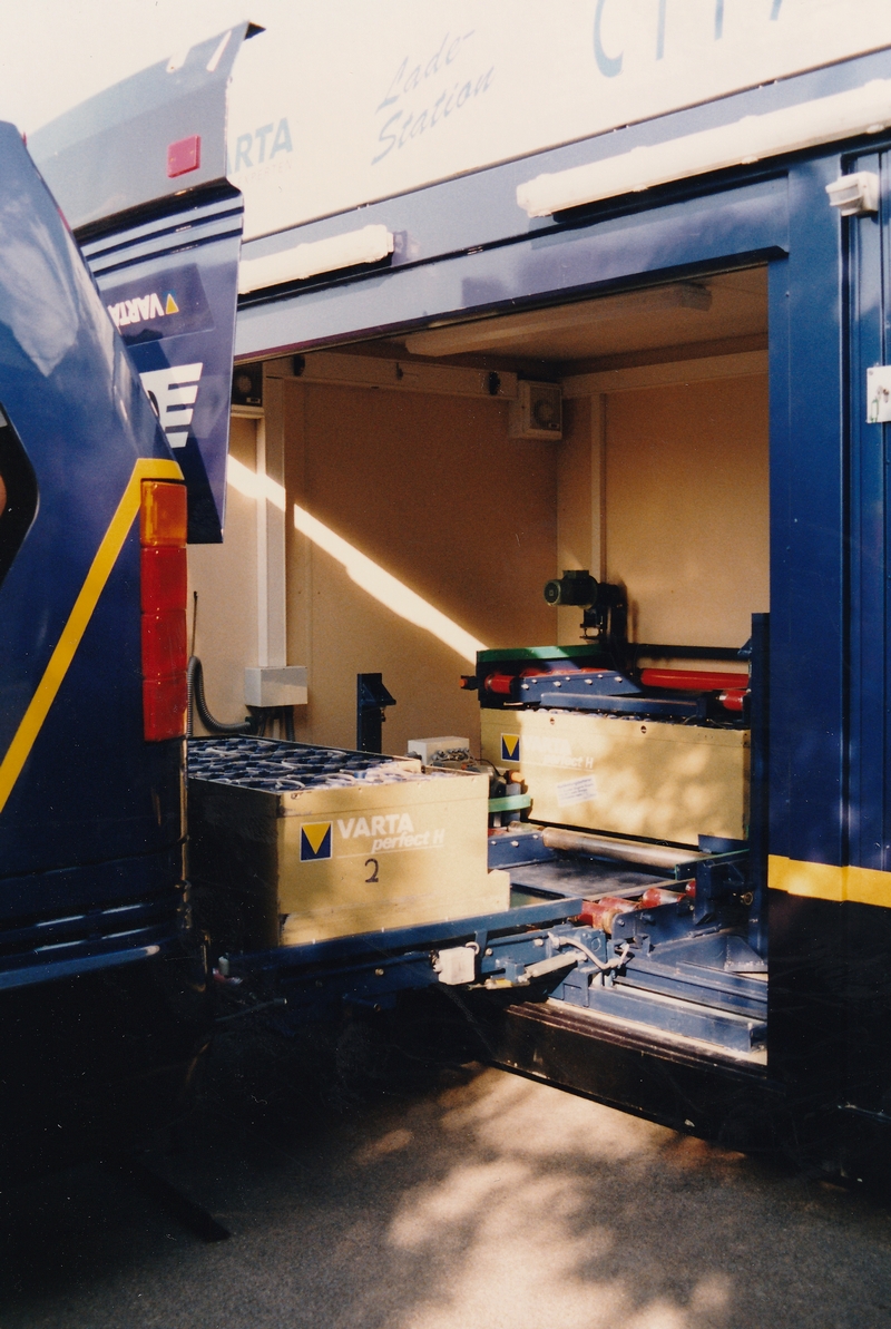 Антверпен — Trials in 1993 of a Neoplan electric bus in Mechelen.