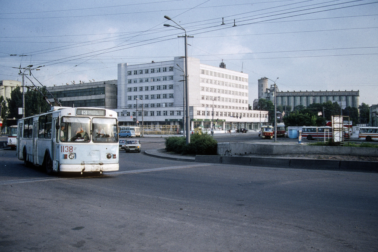 Днепр, ЗиУ-682Г [Г00] № 1138; Днепр — Исторические фотографии: Трамвай; Днепр — Исторические фотографии: Троллейбус