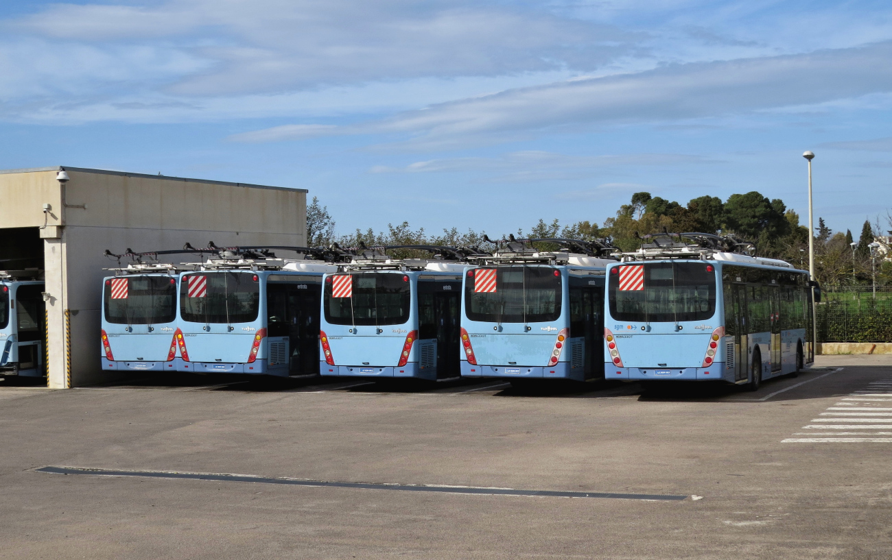 Лечче, Van Hool A330T № 009; Лечче, Van Hool A330T № 008; Лечче, Van Hool A330T № 002; Лечче, Van Hool A330T № 007; Лечче, Van Hool A330T № 003