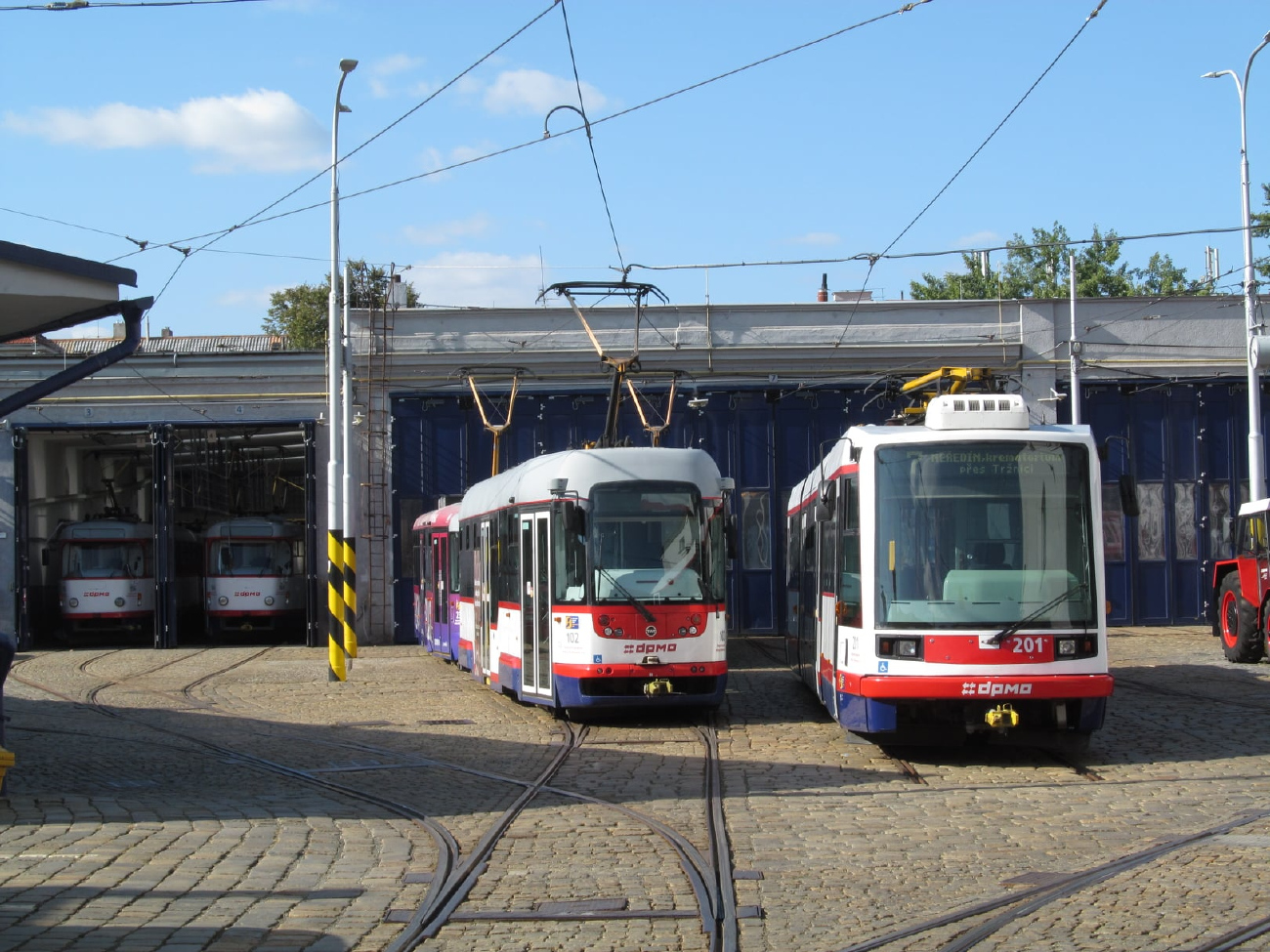 Оломоуц, Škoda 03T1 Astra № 201; Оломоуц, Vario LF+/O № 102