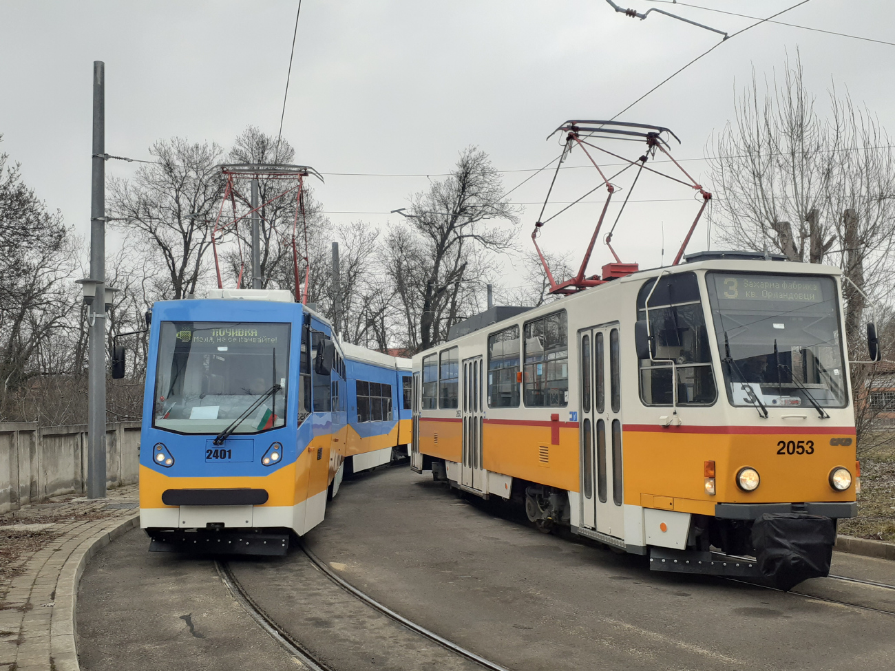 Sofia, Inekon T8M-700 IT Br. 2401; Sofia, Tatra T6A2SF Br. 2053 Sofia, Inekon T8M-700 IT Br. 2401; Sofia, Tatra T6A2SF Br. 2053