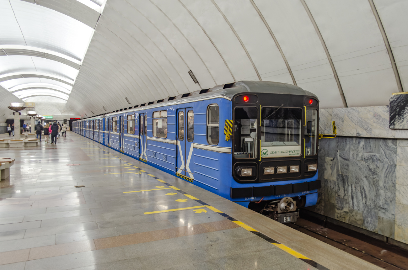 Екатеринбург, 81-717.5 (ЛВЗ/ВМ) № 8911