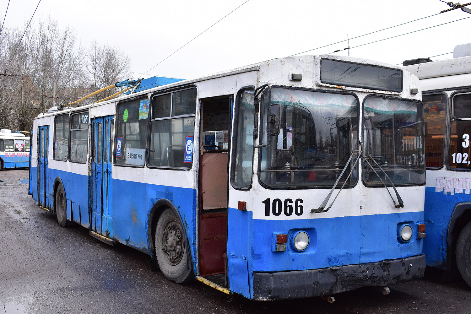 Брянск, ЗиУ-682Г [Г00] № 1066