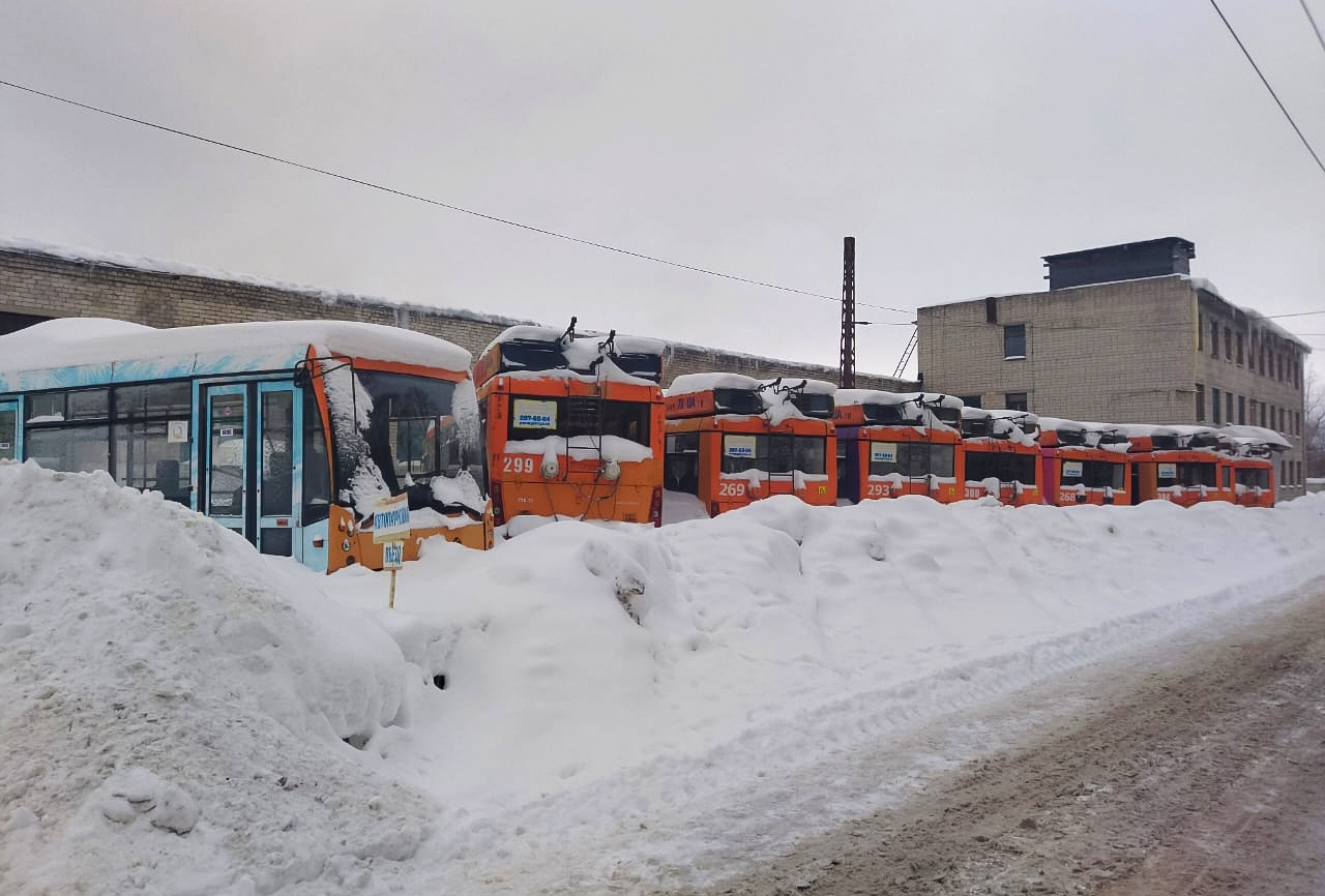Березники, Тролза-5265.00 «Мегаполис» № (279); Березники, Тролза-5265.00 «Мегаполис» № (299); Березники, Тролза-5265.00 «Мегаполис» № (269); Березники, Тролза-5265.00 «Мегаполис» № (293); Березники, Тролза-5265.00 «Мегаполис» № 194; Березники, Тролза-5265.00 «Мегаполис» № 200; Березники, Тролза-5265.00 «Мегаполис» № 198; Березники — Троллейбусы из Перми