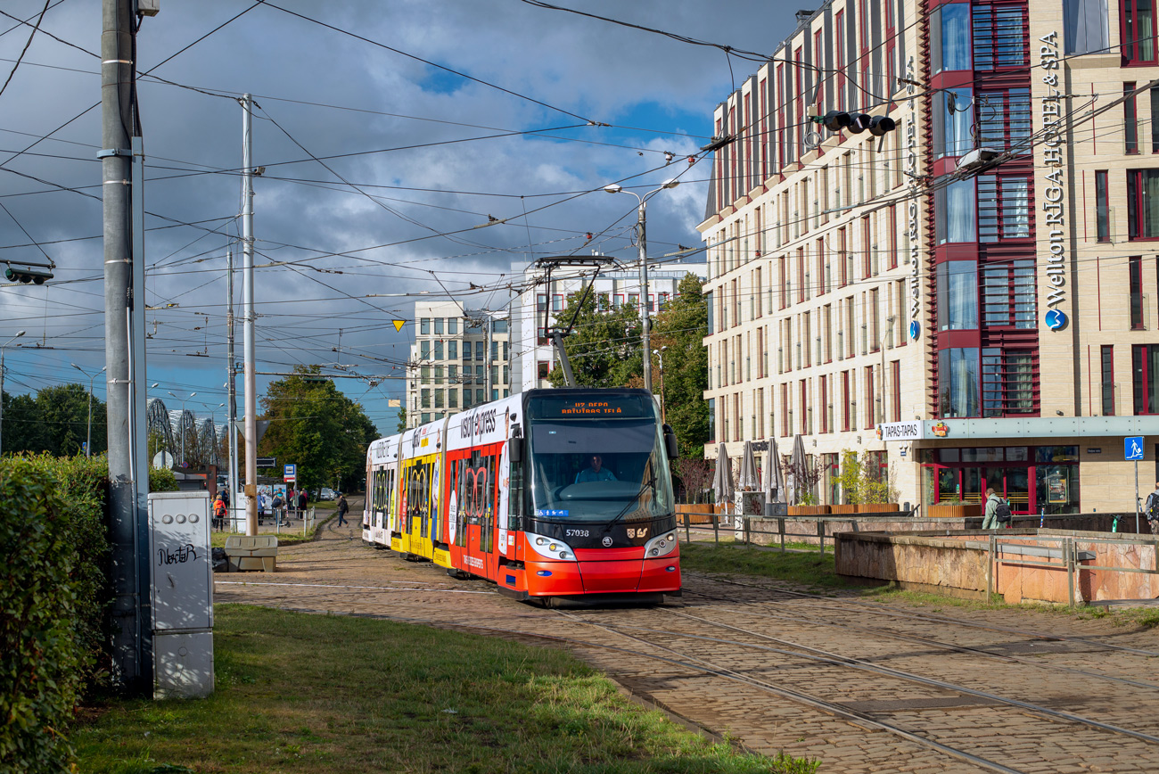 Riga, Škoda 15T ForCity Alfa Riga č. 57038