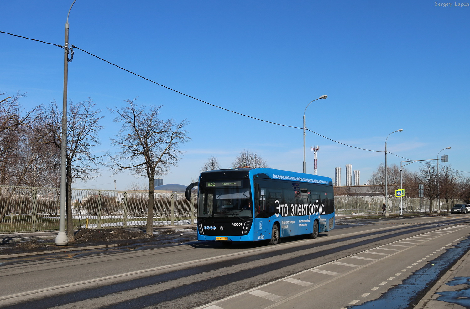 Moskva, KAMAZ-6282 č. 410307