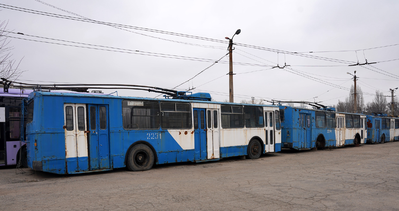 Doneck, ZiU-682V1 č. 2231; Doneck, ZiU-682V-013 [V0V] č. 2214