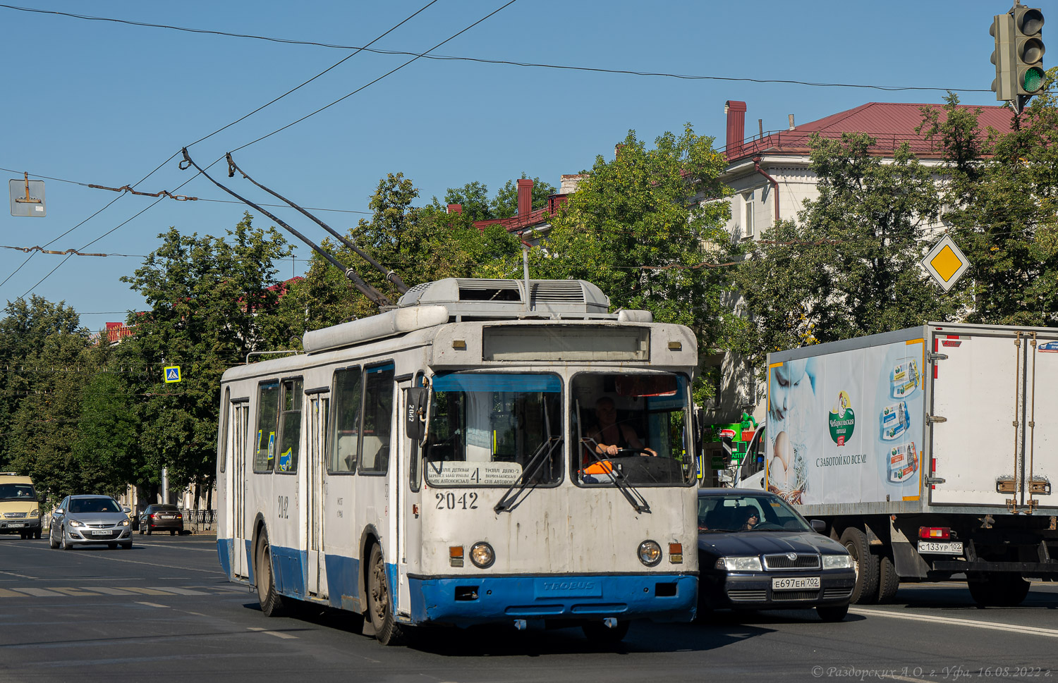 Уфа, БТЗ-5276-04 № 2042
