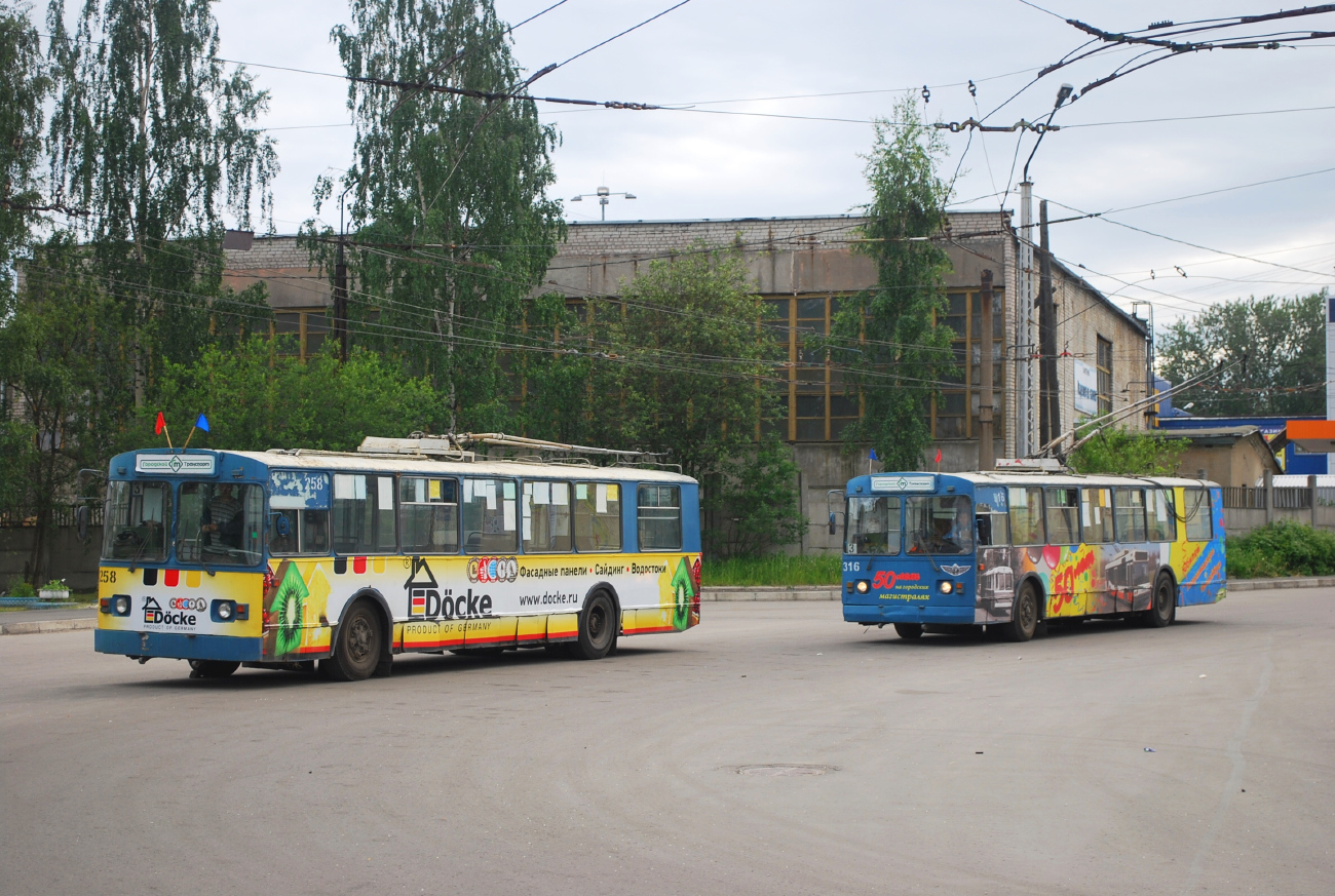 Петрозаводск, ЗиУ-682В-012 [В0А] № 258; Петрозаводск, ЗиУ-682Г [Г00] № 316