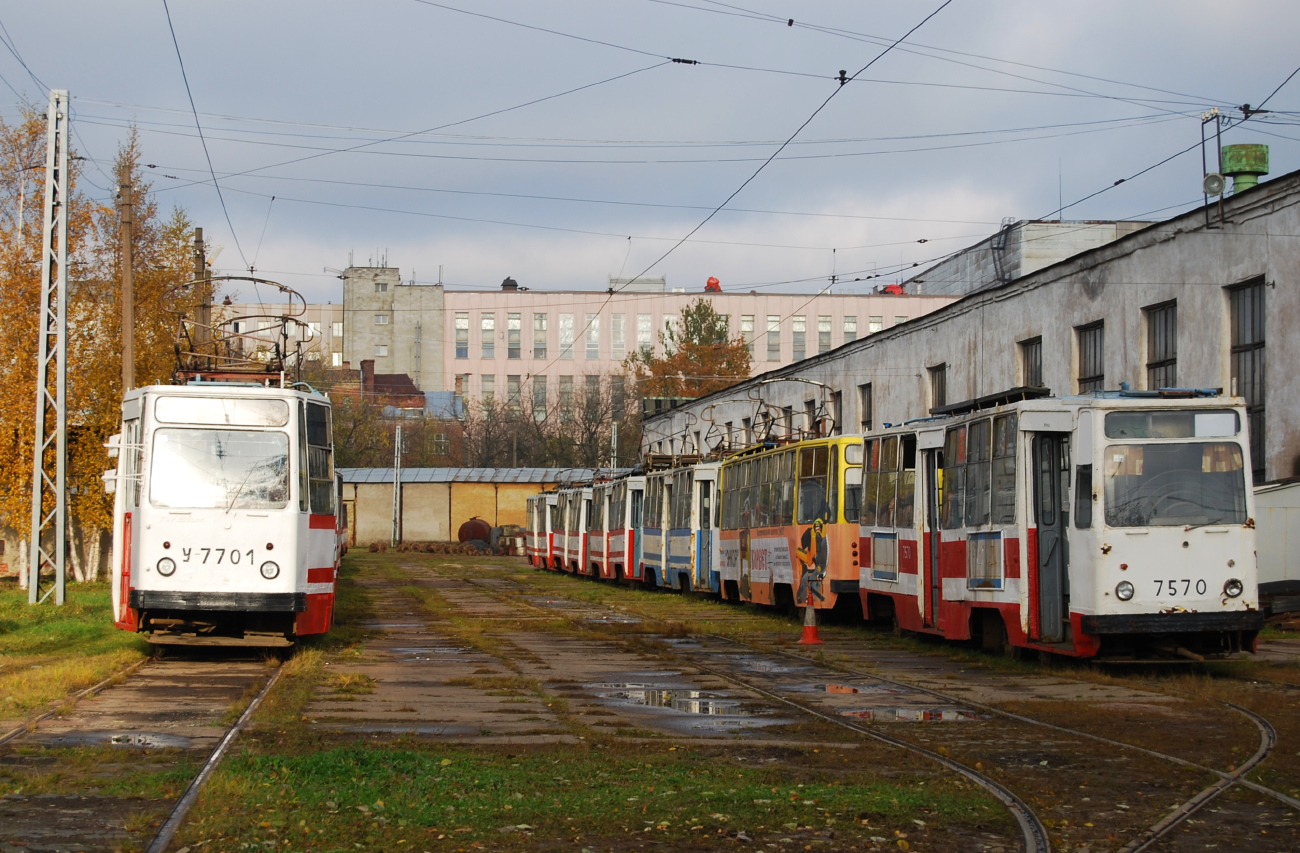 Санкт-Петербург, ЛМ-68М № У-7701; Санкт-Петербург, ЛМ-68М № 7570