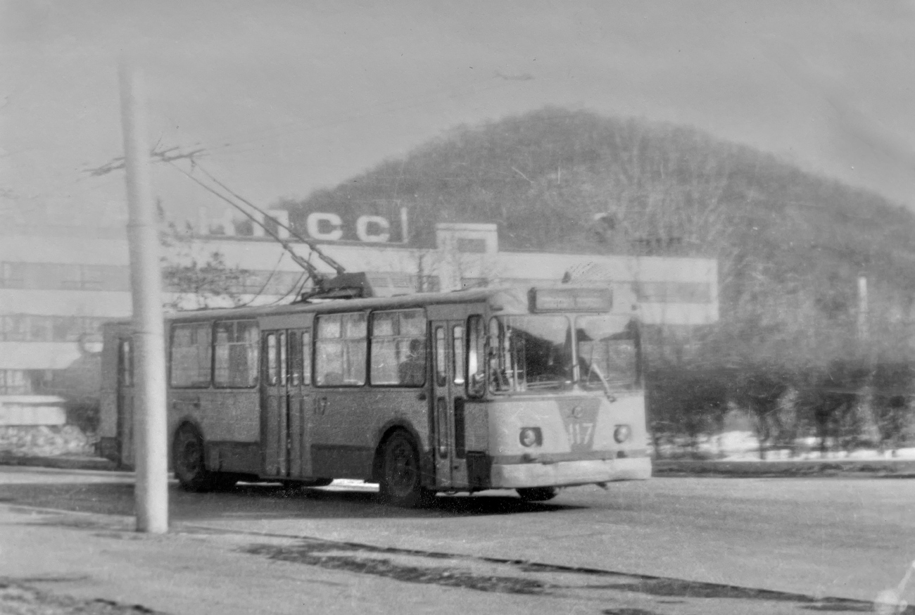 Vladivostok, ZiU-682V č. 117; Vladivostok — Historic Photos — Trolleybus